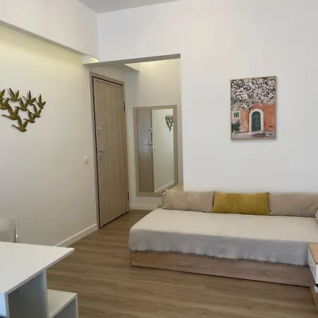 Dante Apartment *